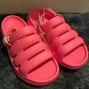 Woman’s UGG Sport Yeah Sandals in Pink NWT